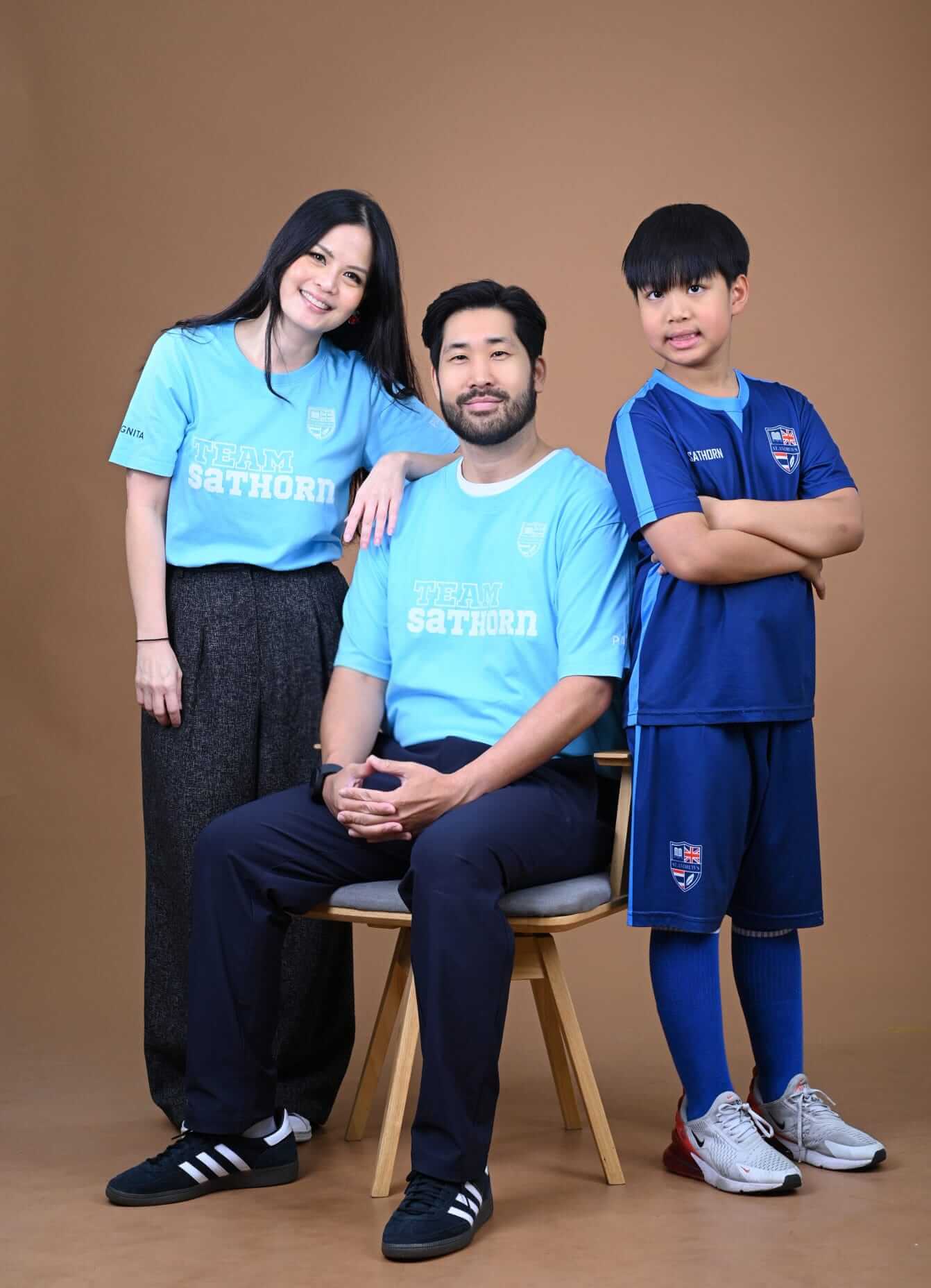 Mr. Suriya and Mrs. Siwaraya Onmongcol with their son Mett